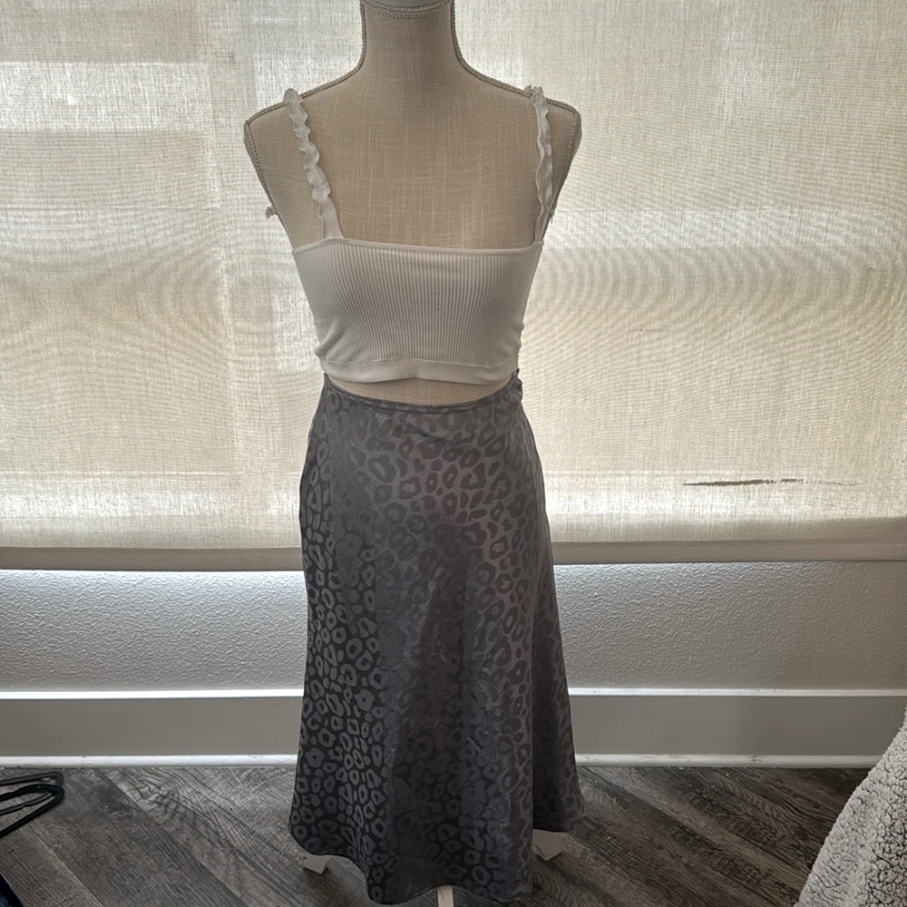 LECHE EUC Leopard Silk Like Skirt Plus Free Forever 21 ruffled Tank Top